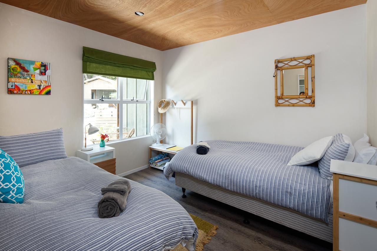 Wai-Knot Accommodation Onetangi Exterior photo
